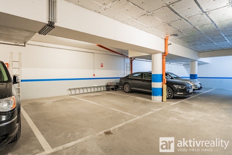 ?=7IV04073 - (12180028)