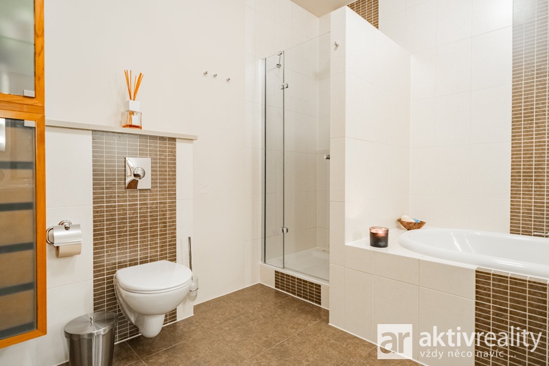 ?=7IV04050 - (12190674)