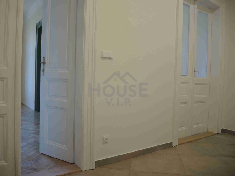 ?=Vstupn� hala2 - (12204053)