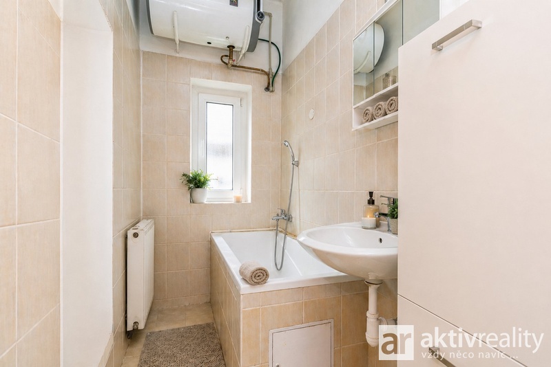 ?=3 byt koupelna - (12243503)