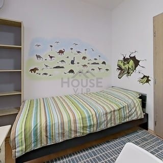 ?=r9YWp5s3B3T-Bedroom - (12245633)
