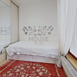 ?=BxQ7GToKULW-Bedroom - (12245635)