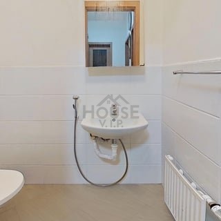 ?=gV7ezmLy8Hn-Bathroom - (12245639)