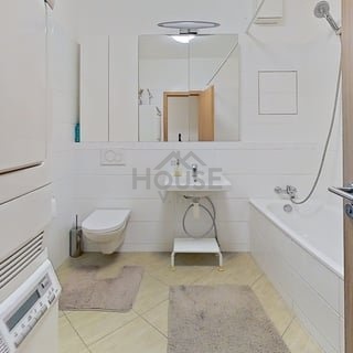 ?=YdheoyDye2n-Bathroom - (12245640)