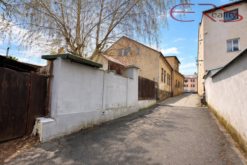 ?=okol� nemovitosti - (12289997)